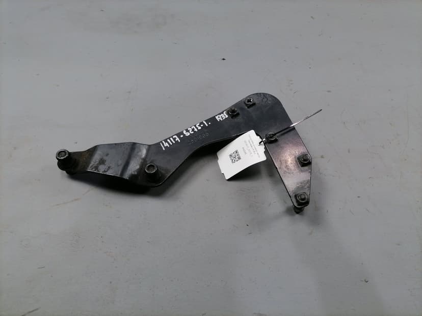 Кронштейн угловой части бампера LH (6 серия)